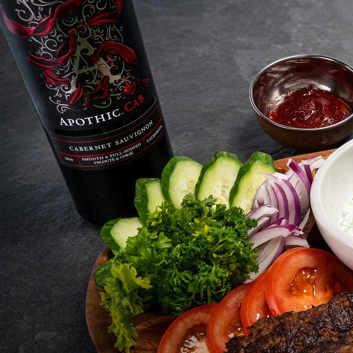 Kababs avec vin Apothic Cab.