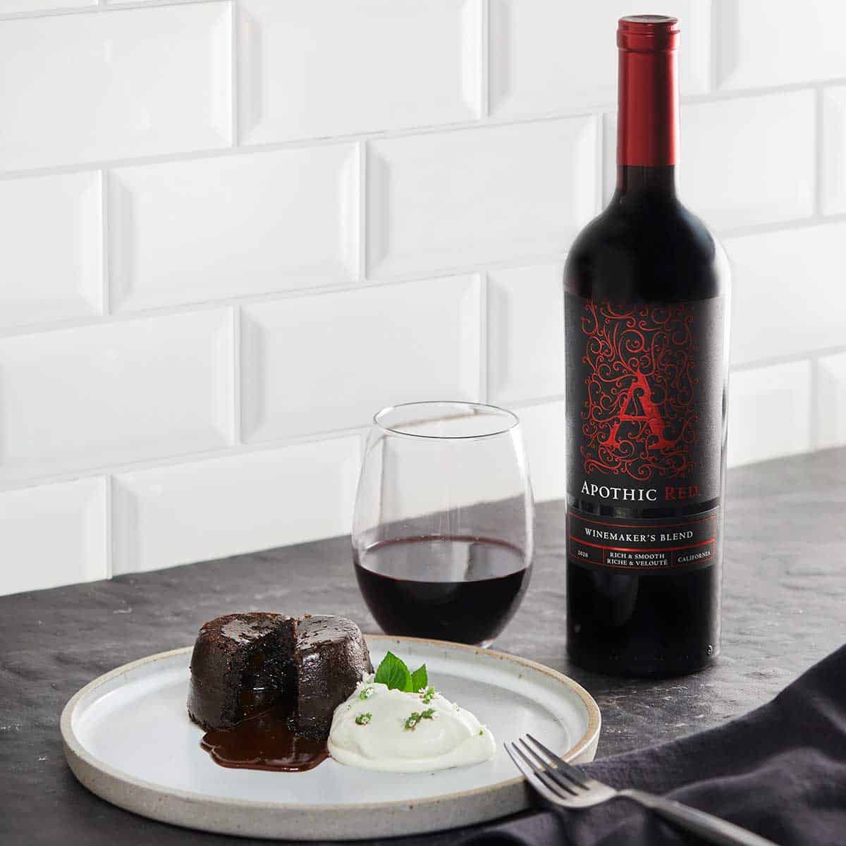 Gâteau lava avec vin apothic red.